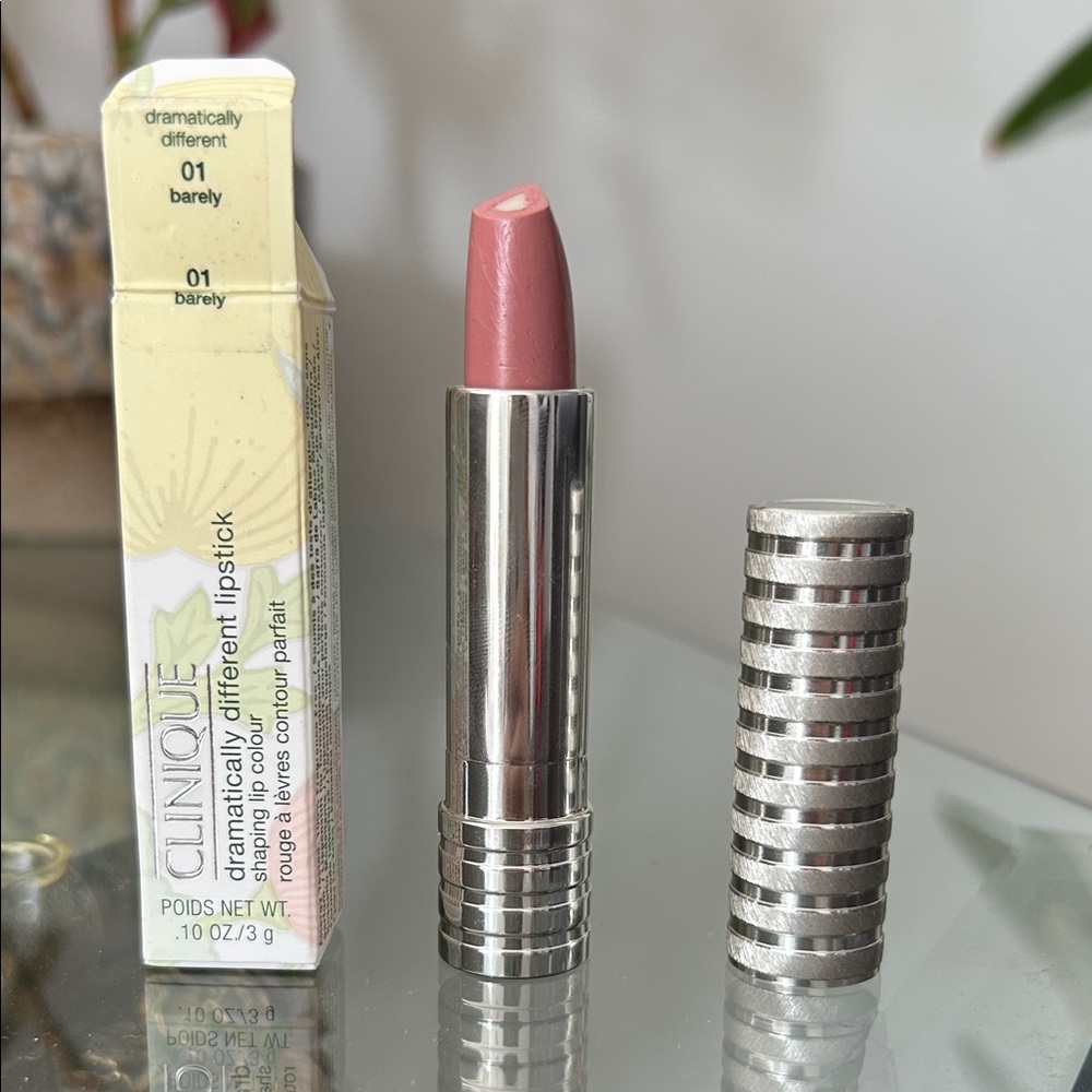 Clinique Dramatically Different in Barely 01